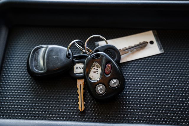 2004 Chevrolet Avalanche 1500 | Addison, TX | Apex Auto Sports 2004 Chevrolet Avalanche 1500 | Addison, TX | Apex Auto Sports