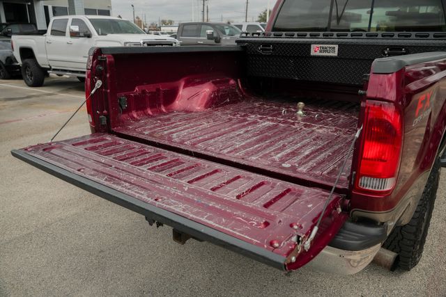 2004 Ford F-250 Super Duty Lariat SHORT BED CREW CAB 4X4 / REG SERVICE | Austin, TX | Rocky Mountain Truck Stop Austin