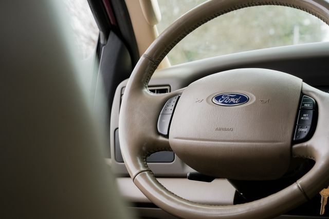 2004 Ford F-250 Super Duty Lariat SHORT BED CREW CAB 4X4 / REG SERVICE | Austin, TX | Rocky Mountain Truck Stop Austin 2004 Ford F-250 Super Duty Lariat SHORT BED CREW CAB 4X4 / REG SERVICE | Austin, TX | Rocky Mountain Truck Stop Austin