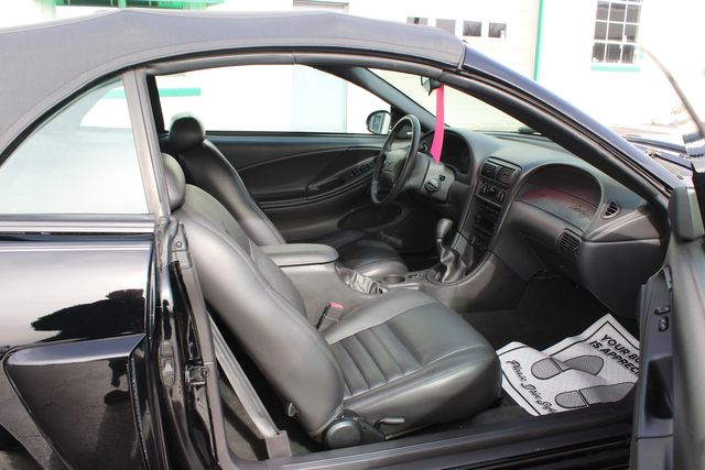 2004 Ford Mustang GT Deluxe | Granite City, Illinois | MasterCars Company Inc. 2004 Ford Mustang GT Deluxe | Granite City, Illinois | MasterCars Company Inc.