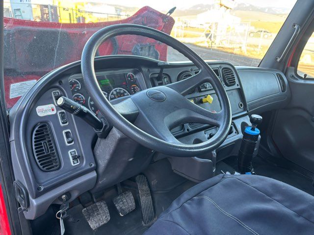 2004 Freightliner M2 106