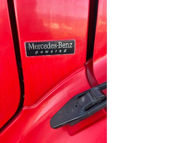 2004 Freightliner M2 106