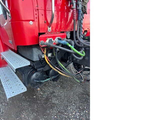 2004 Freightliner M2 106