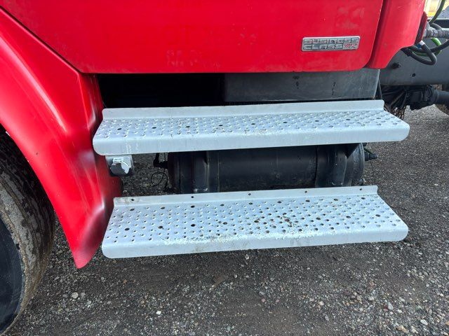 2004 Freightliner M2 106