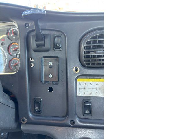 2004 Freightliner M2 106