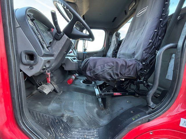 2004 Freightliner M2 106