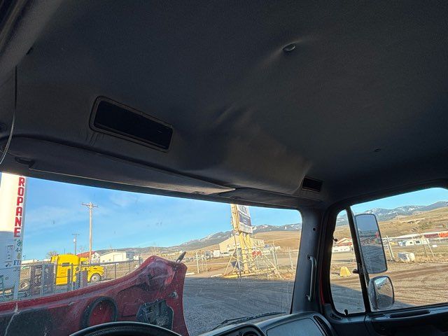 2004 Freightliner M2 106