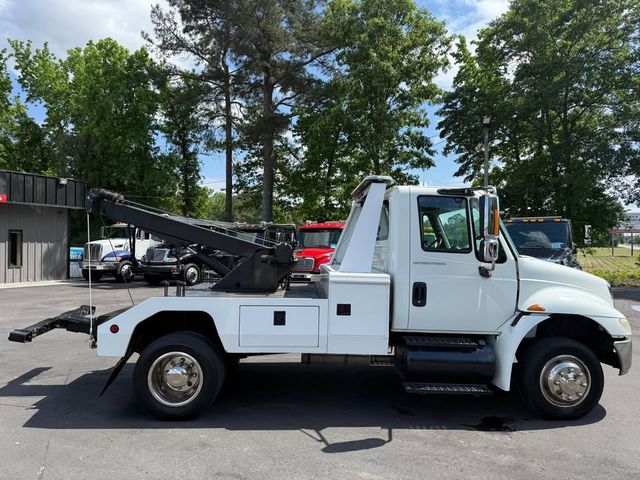 2004 International 4300 Wrecker