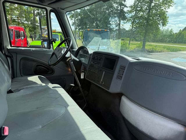 2004 International 4300 Wrecker