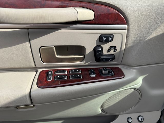 2004 Lincoln Town Car Ultimate