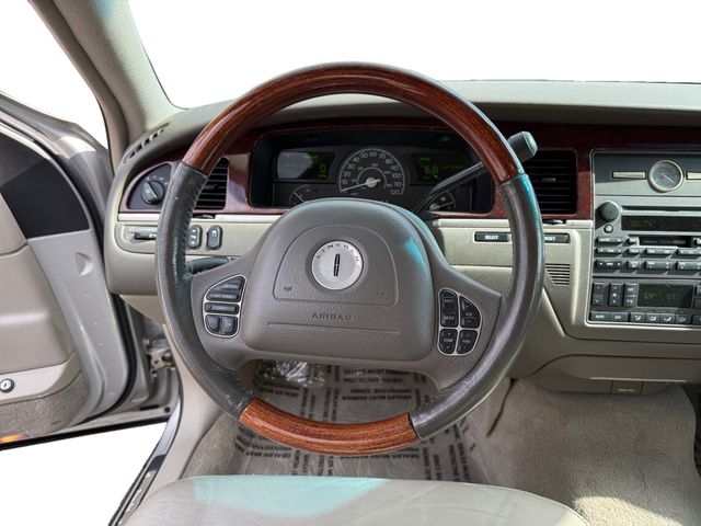 2004 Lincoln Town Car Ultimate