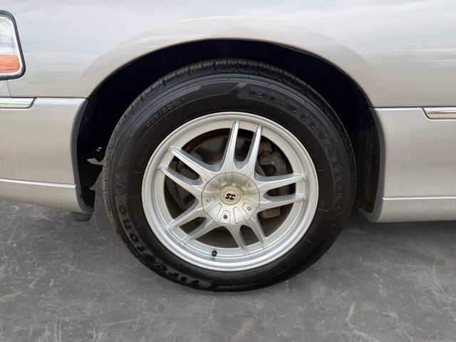 2004 Lincoln Town Car Ultimate