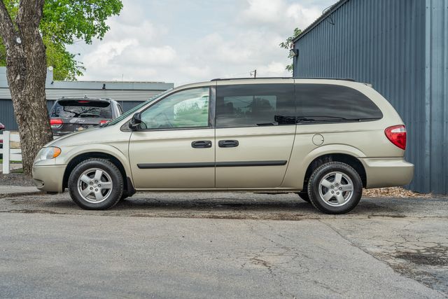 2005 Dodge Grand Caravan SE / DUAL SLIDING DOORS / LOW MILES / CLEAN CARFAX | Dallas, TX | Rocky Mountain Truck Stop Dallas 2005 Dodge Grand Caravan SE / DUAL SLIDING DOORS / LOW MILES / CLEAN CARFAX | Dallas, TX | Rocky Mountain Truck Stop Dallas