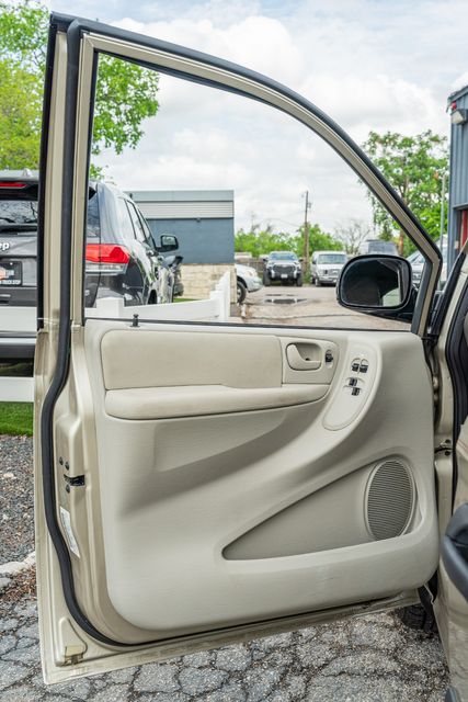 2005 Dodge Grand Caravan SE / DUAL SLIDING DOORS / LOW MILES / CLEAN CARFAX | Dallas, TX | Rocky Mountain Truck Stop Dallas 2005 Dodge Grand Caravan SE / DUAL SLIDING DOORS / LOW MILES / CLEAN CARFAX | Dallas, TX | Rocky Mountain Truck Stop Dallas
