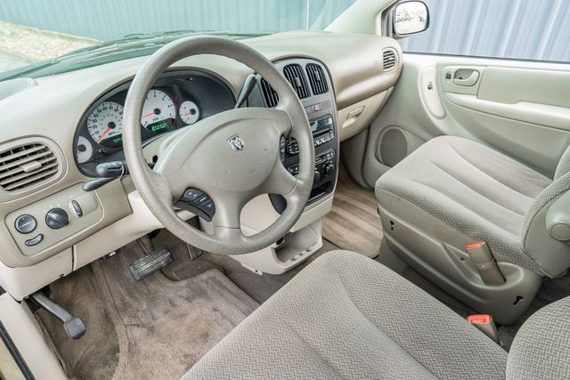 2005 Dodge Grand Caravan SE / DUAL SLIDING DOORS / LOW MILES / CLEAN CARFAX | Austin, TX | Rocky Mountain Truck Stop Austin