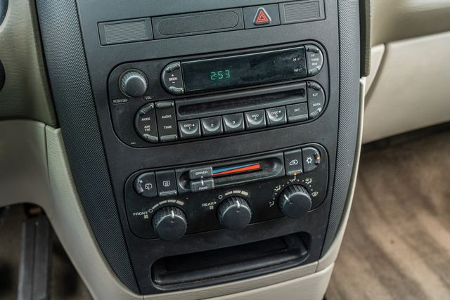 2005 Dodge Grand Caravan SE / DUAL SLIDING DOORS / LOW MILES / CLEAN CARFAX | Austin, TX | Rocky Mountain Truck Stop Austin