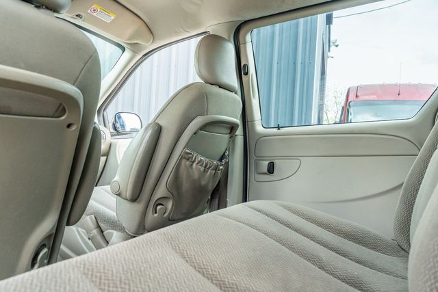 2005 Dodge Grand Caravan SE / DUAL SLIDING DOORS / LOW MILES / CLEAN CARFAX | Dallas, TX | Rocky Mountain Truck Stop Dallas 2005 Dodge Grand Caravan SE / DUAL SLIDING DOORS / LOW MILES / CLEAN CARFAX | Dallas, TX | Rocky Mountain Truck Stop Dallas