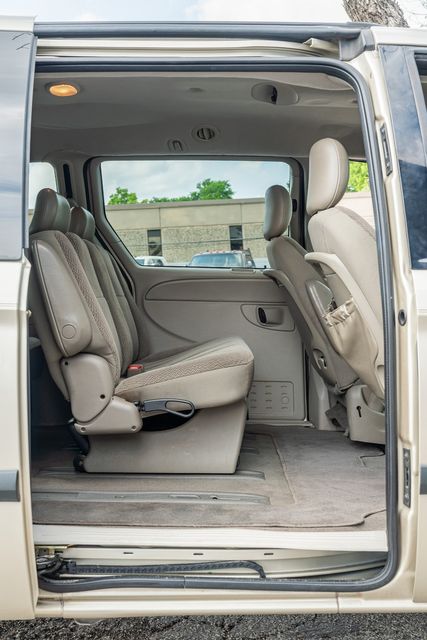 2005 Dodge Grand Caravan SE / DUAL SLIDING DOORS / LOW MILES / CLEAN CARFAX | Dallas, TX | Rocky Mountain Truck Stop Dallas 2005 Dodge Grand Caravan SE / DUAL SLIDING DOORS / LOW MILES / CLEAN CARFAX | Dallas, TX | Rocky Mountain Truck Stop Dallas