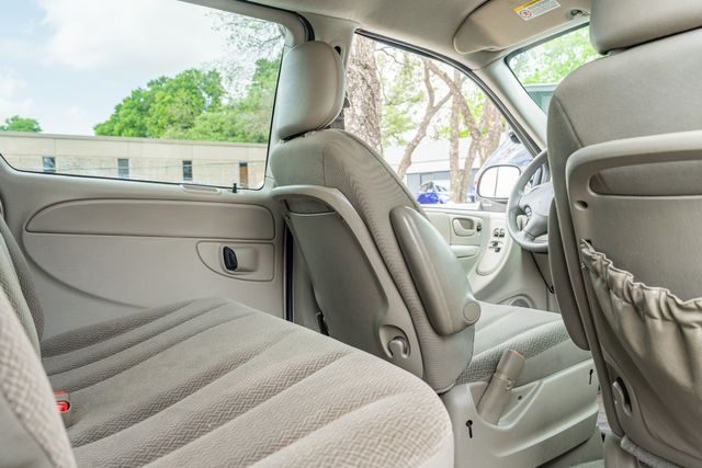 2005 Dodge Grand Caravan SE / DUAL SLIDING DOORS / LOW MILES / CLEAN CARFAX | Austin, TX | Rocky Mountain Truck Stop Austin
