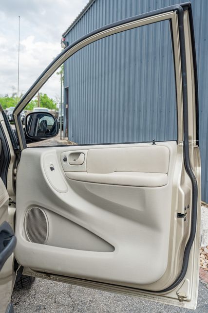 2005 Dodge Grand Caravan SE / DUAL SLIDING DOORS / LOW MILES / CLEAN CARFAX | Dallas, TX | Rocky Mountain Truck Stop Dallas 2005 Dodge Grand Caravan SE / DUAL SLIDING DOORS / LOW MILES / CLEAN CARFAX | Dallas, TX | Rocky Mountain Truck Stop Dallas