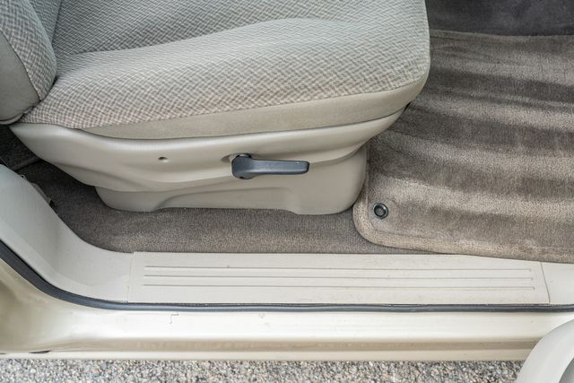 2005 Dodge Grand Caravan SE / DUAL SLIDING DOORS / LOW MILES / CLEAN CARFAX | Austin, TX | Rocky Mountain Truck Stop Austin