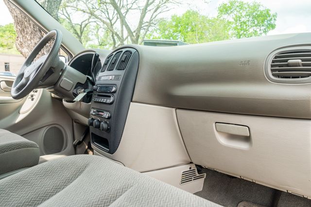 2005 Dodge Grand Caravan SE / DUAL SLIDING DOORS / LOW MILES / CLEAN CARFAX | Austin, TX | Rocky Mountain Truck Stop Austin