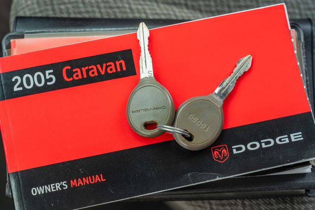 2005 Dodge Grand Caravan SE / DUAL SLIDING DOORS / LOW MILES / CLEAN CARFAX | Austin, TX | Rocky Mountain Truck Stop Austin