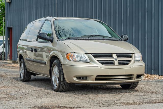 2005 Dodge Grand Caravan SE / DUAL SLIDING DOORS / LOW MILES / CLEAN CARFAX | Austin, TX | Rocky Mountain Truck Stop Austin
