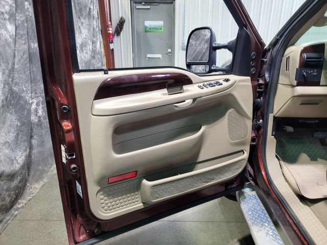 2005 Ford F-350 Excursion Lariat King Rang V10 6 Door | Dickinson, ND | Autorama Auto Sales and Rentals 2005 Ford F-350 Excursion Lariat King Rang V10 6 Door | Dickinson, ND | Autorama Auto Sales and Rentals