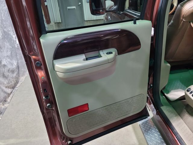 2005 Ford F-350 Excursion Lariat King Rang V10 6 Door | Dickinson, ND | Autorama Auto Sales and Rentals 2005 Ford F-350 Excursion Lariat King Rang V10 6 Door | Dickinson, ND | Autorama Auto Sales and Rentals