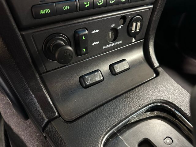 2005 Ford Thunderbird Premium 50th Anniversary Rare 1o 145 | Irving, Texas | Hopper Motorplex 2005 Ford Thunderbird Premium 50th Anniversary Rare 1o 145 | Irving, Texas | Hopper Motorplex