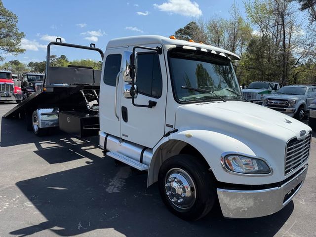 2005 Freightliner M106