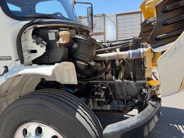 2005 Freightliner M2 Hooklift 