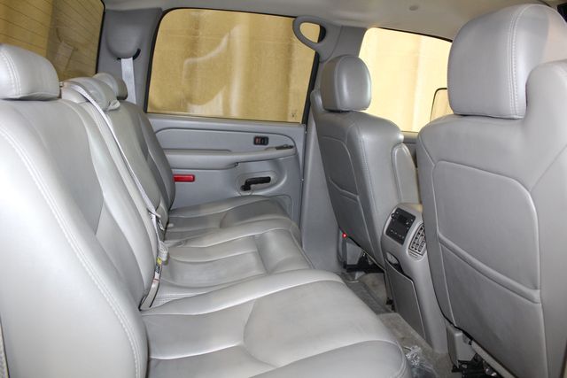 2005 GMC Sierra 2500HD Diesel 4x4 SLT | Roscoe, IL | Autoland Outlets 2005 GMC Sierra 2500HD Diesel 4x4 SLT | Roscoe, IL | Autoland Outlets