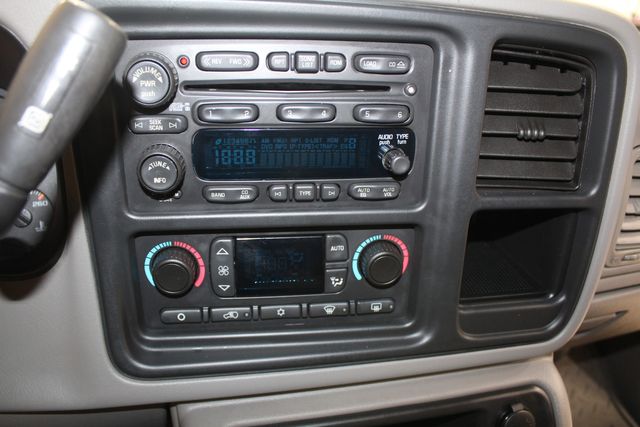 2005 GMC Sierra 2500HD Diesel 4x4 SLT | Roscoe, IL | Autoland Outlets 2005 GMC Sierra 2500HD Diesel 4x4 SLT | Roscoe, IL | Autoland Outlets