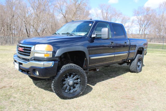 2005 GMC Sierra 2500HD Diesel 4x4 SLT | Roscoe, IL | Autoland Outlets