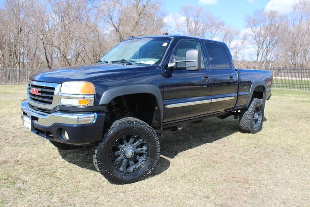 2005 GMC Sierra 2500HD Diesel 4x4 SLT | Roscoe, IL | Autoland Outlets 2005 GMC Sierra 2500HD Diesel 4x4 SLT | Roscoe, IL | Autoland Outlets
