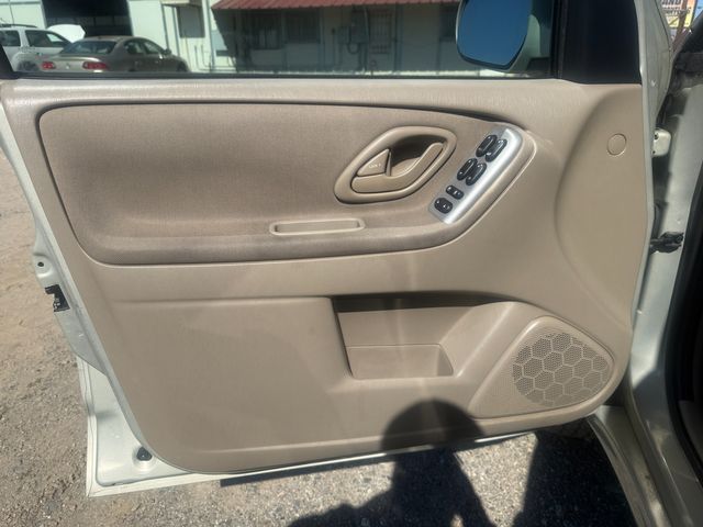 2005 Mazda Tribute s