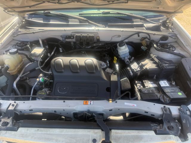 2005 Mazda Tribute s