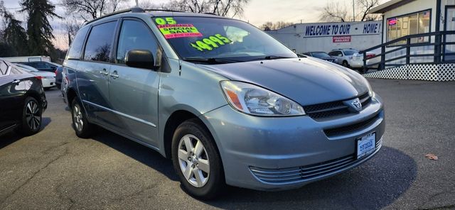 2005 Toyota Sienna LE 8 Passenger