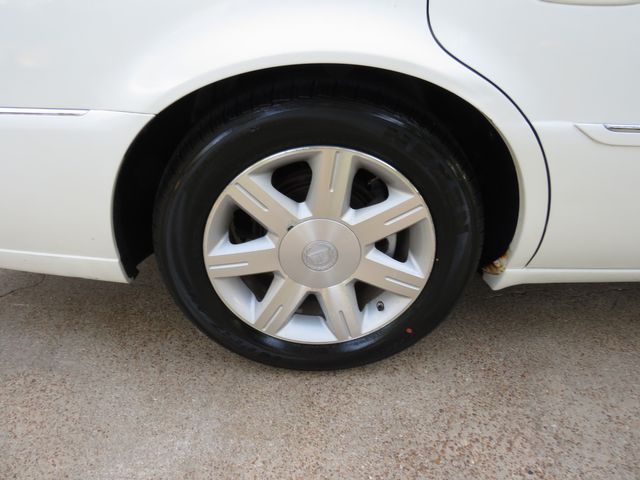 2006 Cadillac DTS   Only 64k Miles  New Tires