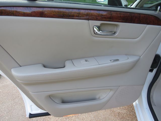 2006 Cadillac DTS   Only 64k Miles  New Tires