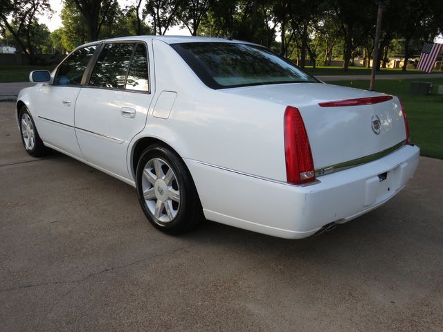 2006 Cadillac DTS   Only 64k Miles  New Tires
