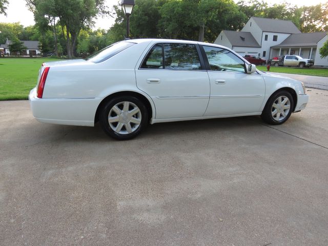 2006 Cadillac DTS   Only 64k Miles  New Tires