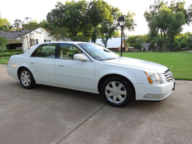 2006 Cadillac DTS   Only 64k Miles  New Tires