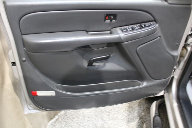 2006 Chevrolet Silverado 2500HD 4x4 LT1 | Roscoe, IL | Autoland Outlets 2006 Chevrolet Silverado 2500HD 4x4 LT1 | Roscoe, IL | Autoland Outlets