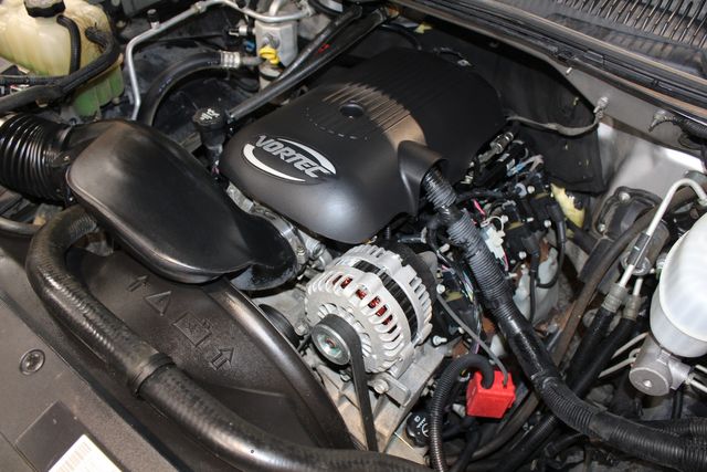 2006 Chevrolet Silverado 2500HD 4x4 LT1 | Roscoe, IL | Autoland Outlets 2006 Chevrolet Silverado 2500HD 4x4 LT1 | Roscoe, IL | Autoland Outlets