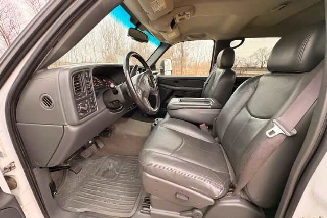 2006 Chevrolet Silverado 2500HD Diesel 4x4 LT1 | Roscoe, IL | Autoland Outlets