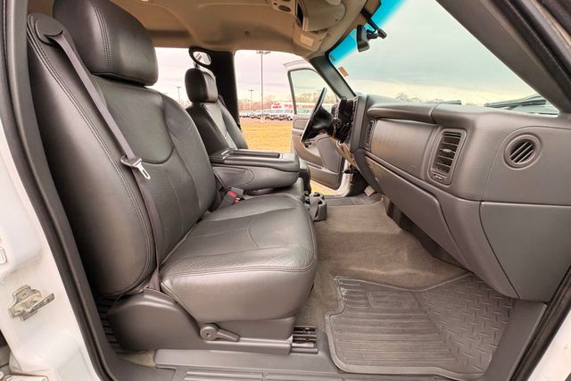 2006 Chevrolet Silverado 2500HD Diesel 4x4 LT1 | Roscoe, IL | Autoland Outlets