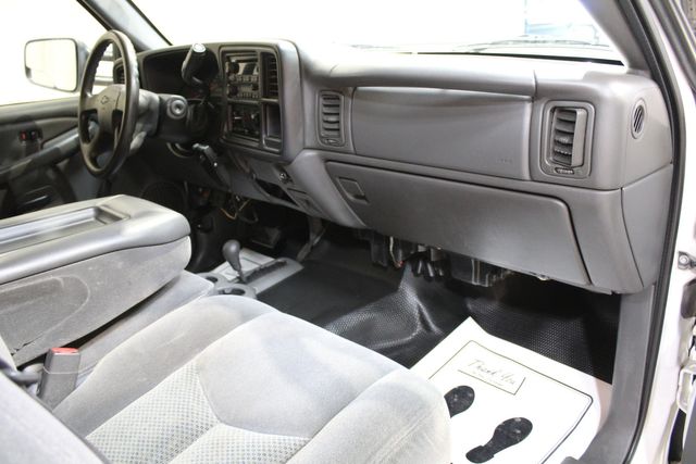 2006 Chevrolet Silverado 2500HD Diesel 4x4 Work Truck | Roscoe, IL | Autoland Outlets 2006 Chevrolet Silverado 2500HD Diesel 4x4 Work Truck | Roscoe, IL | Autoland Outlets